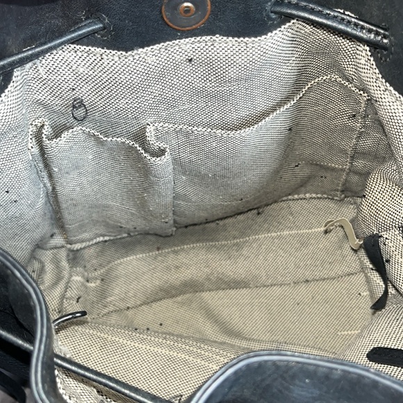 Vince Camuto black leather bucket crossbody bag, cinch top and tassels - Picture 9 of 17